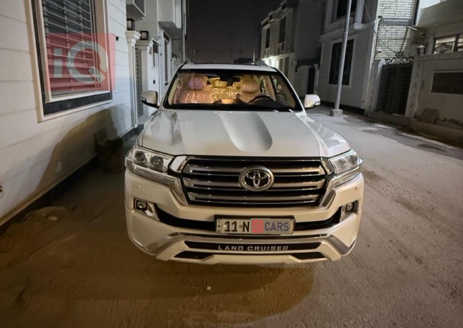 تۆیۆتا لاند کروزەر